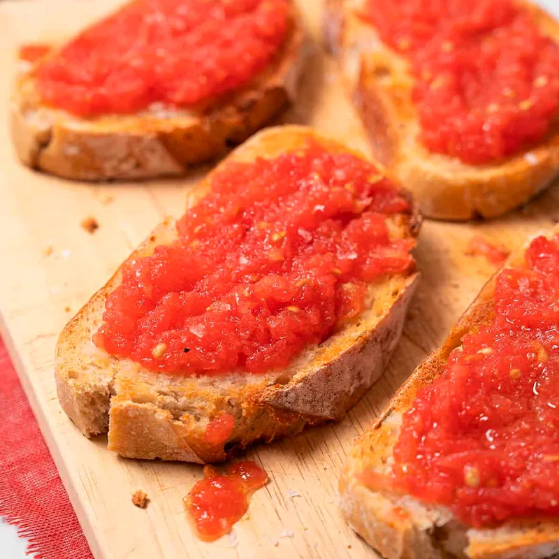 Barrita de pan con tomate